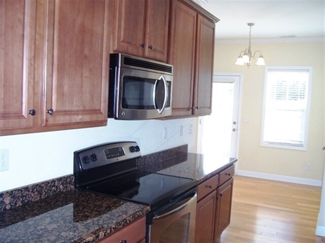 Building Photo - 10 Thornbury Dr