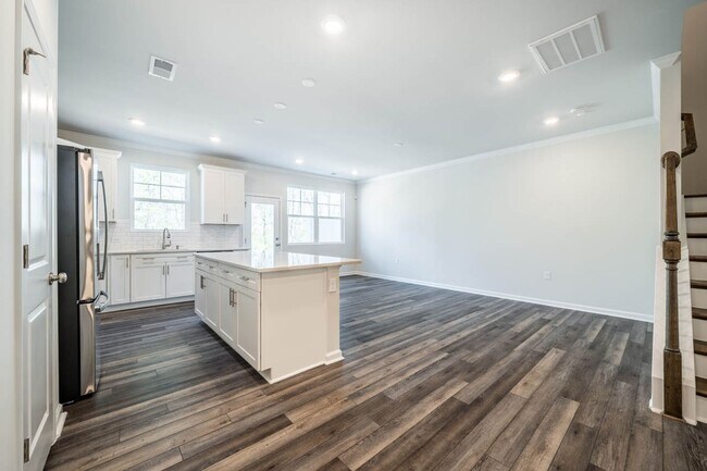 Building Photo - 2051 Caen St