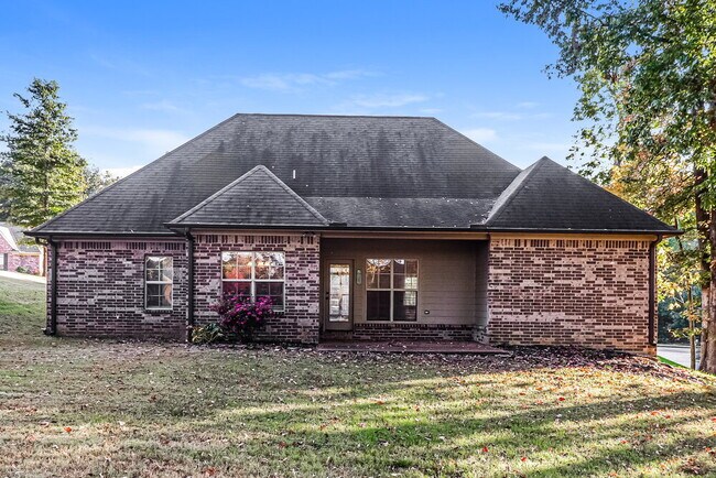 Building Photo - 706 Bending Oak S