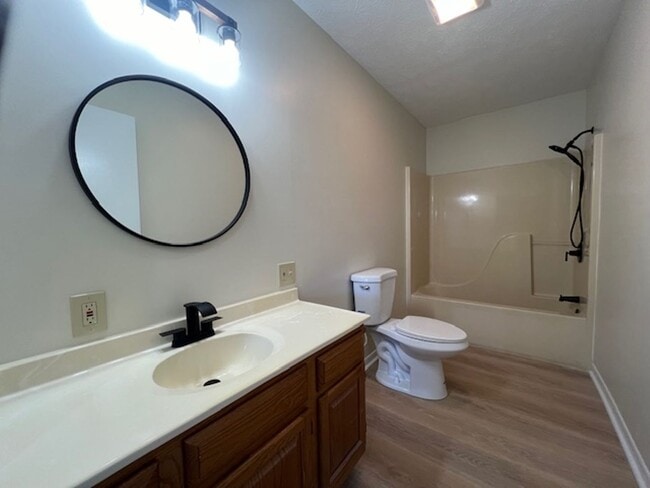 Building Photo - One-Level Living at the End of a Quiet Cul...