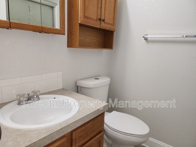 Building Photo - 347 Buckeye Ave