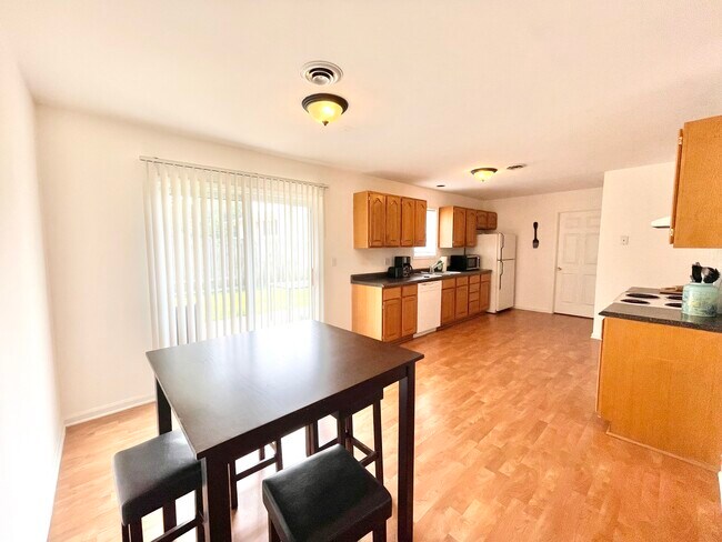 Building Photo - 210 Beaver St