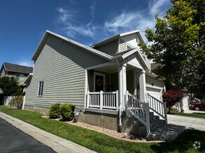 Building Photo - 2527 Olivia St