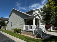 Building Photo - 2527 Olivia St