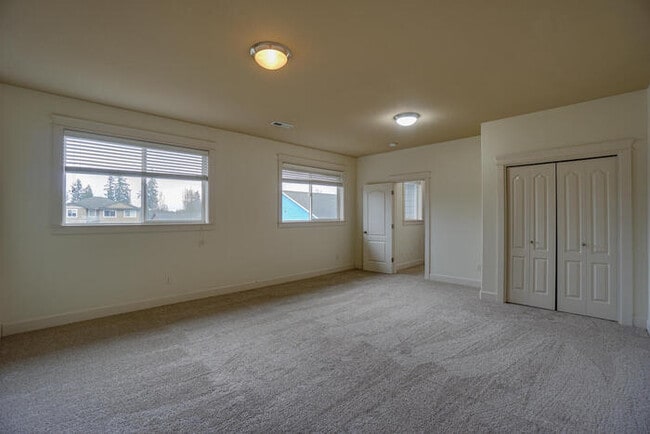 Building Photo - BEAUTIFUL FOUR BEDROOM HOME IN VANCOUVER