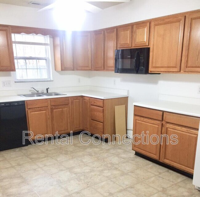 Building Photo - 605 Old Creal Springs