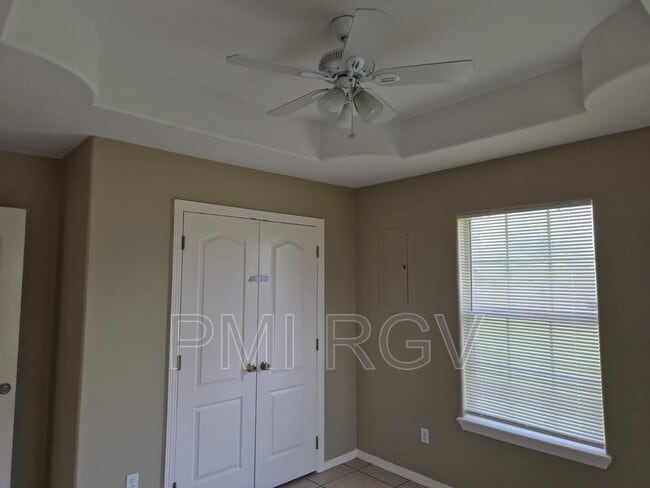 Building Photo - 8314 N Val Verde Rd