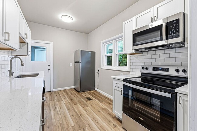Building Photo - Remodeled 2-Bedroom Home in Saint Joseph with Off-Street Alley Parking