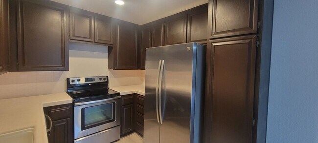 Building Photo - Welcome to our stunning 1-bedroom, 1.5-bat...