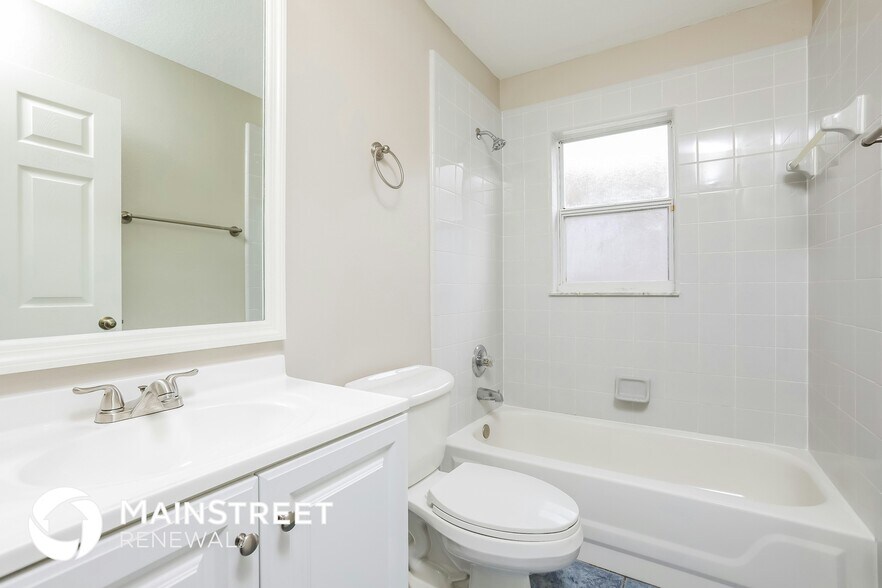Building Photo - 17117 Woodcrest Way