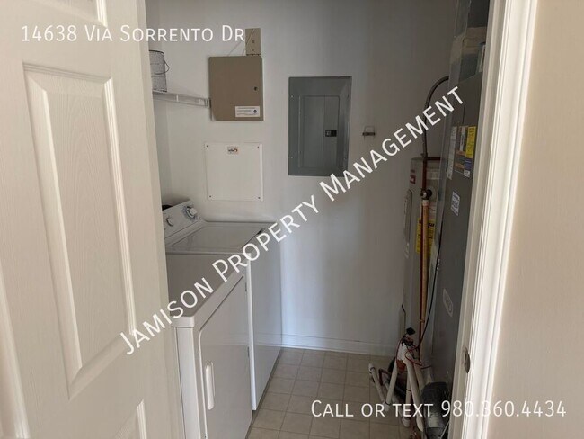 Building Photo - 14638 Via Sorrento Dr