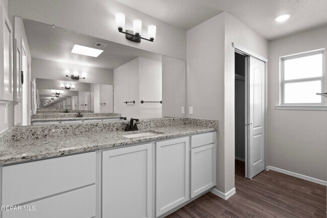 Building Photo - 12352 Stansbury Dr
