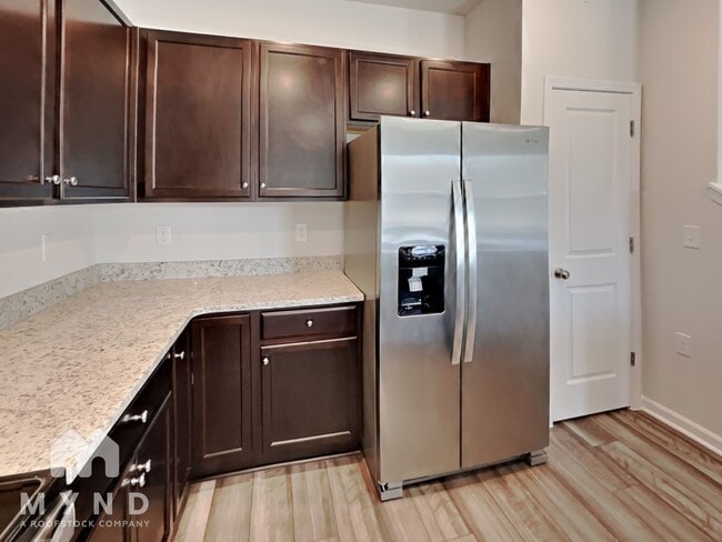 Building Photo - 807 McKenzie Pk Ter