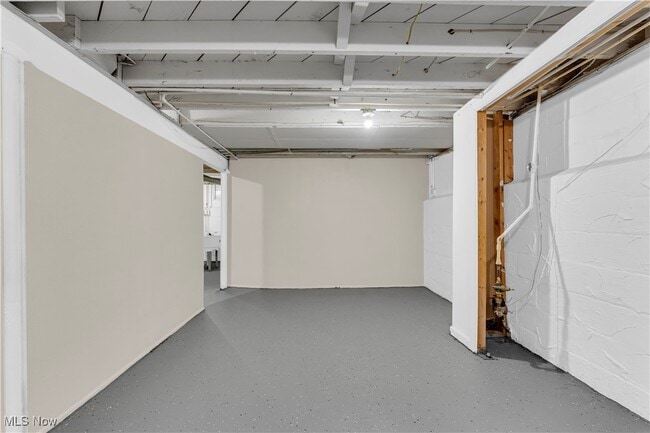 Building Photo - 498 E 250th St