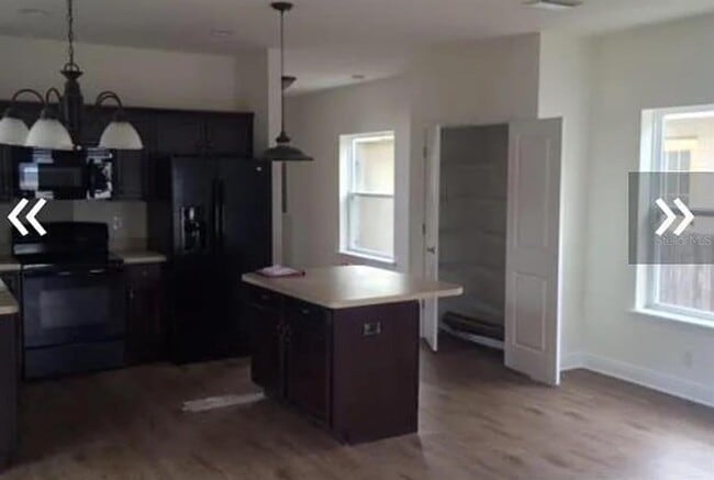 Building Photo - 2128 W Walnut St