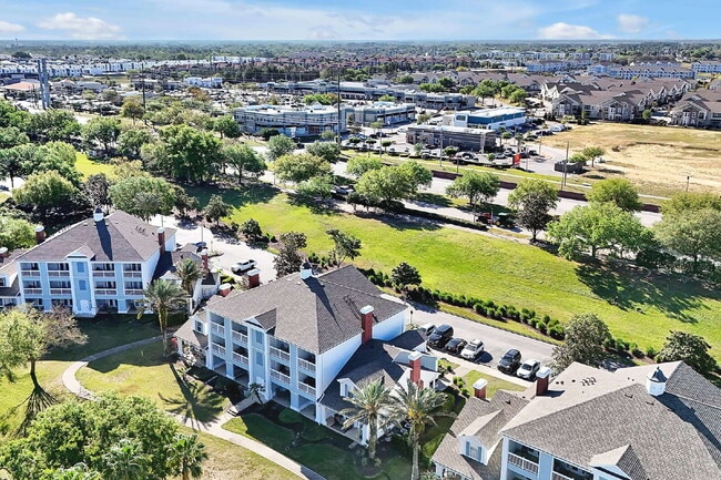 Building Photo - "Beautifully Furnished 3-Bedroom Condo in Desirable Heritage Crossing"