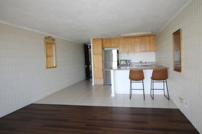 Primary Photo - Live Just Steps from the Beach – 1BR at Mo...