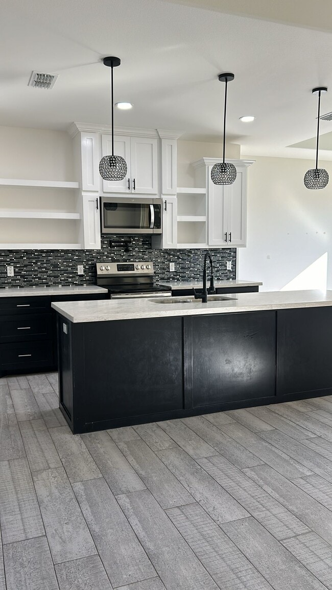 Building Photo - 8817 Swan Lk Dr