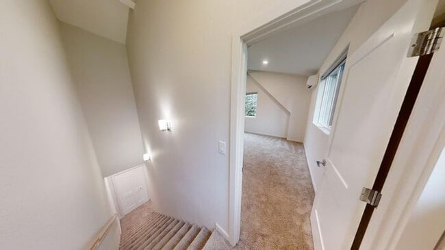 Building Photo - Modern Luxury Townhome: Convenient Urban L...
