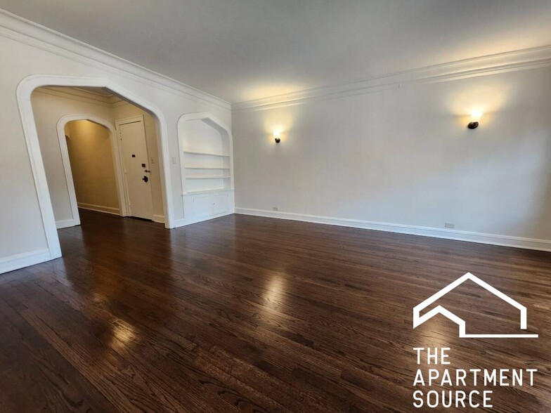 Primary Photo - 1159 E 52nd St