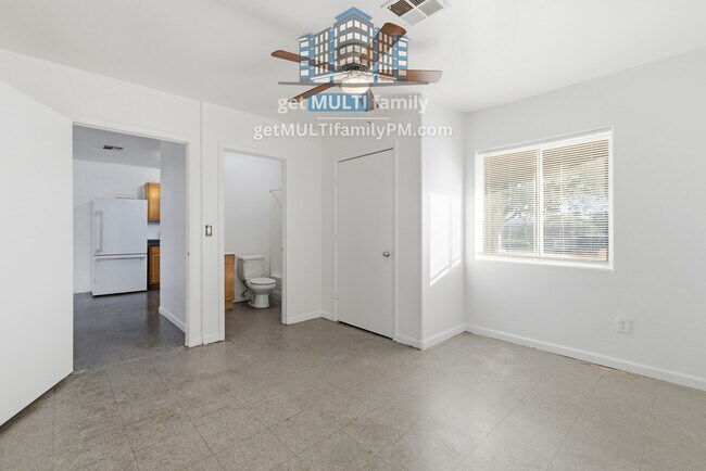 Building Photo - 1228 E Apache St