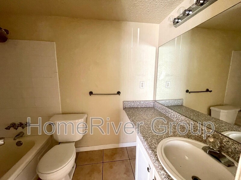 Building Photo - 8517 Lincoln Cove Dr