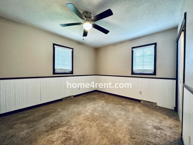 Building Photo - Fantastic Parkville area with Updated Kitchen including Granite Counters and Stainless Steel Appl...