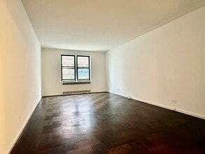 Building Photo - "Charming 1-Bedroom Retreat in the Heart of Forest Hills – Your Perfect Urban Oasis!"