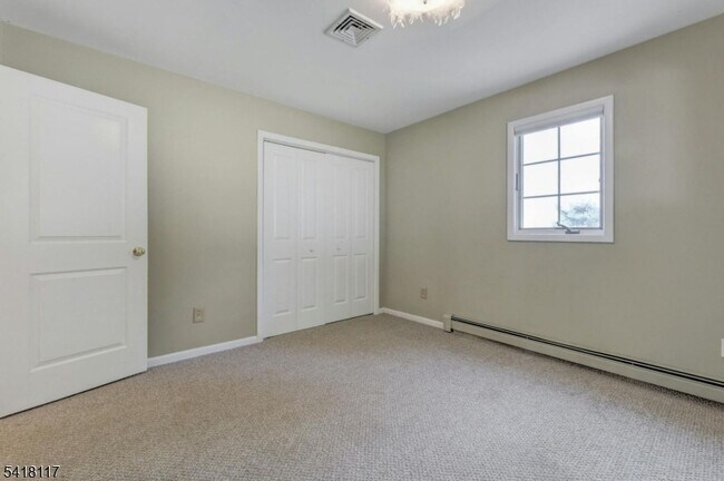 Building Photo - 336 Lakeview Ave