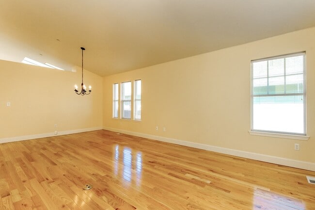 Building Photo - 1861 Palisade Blvd