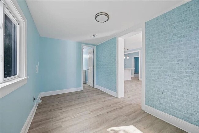 Building Photo - Move In by 5/1 & Save $500 OFF MAY Rent — Fully Renovated Gem!!!