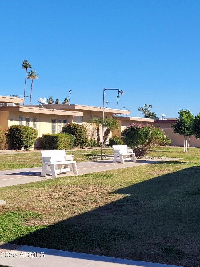 Building Photo - 10060 W Royal Oak Rd