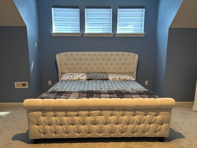 Building Photo - 708 Alban Aly