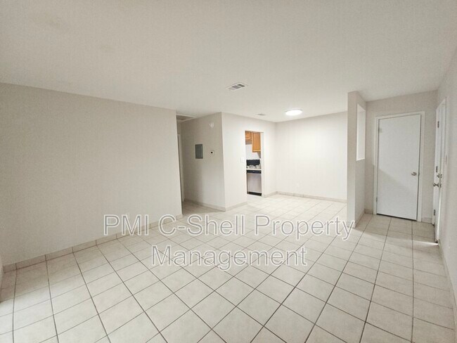 Building Photo - 3409 Green Briar Cir