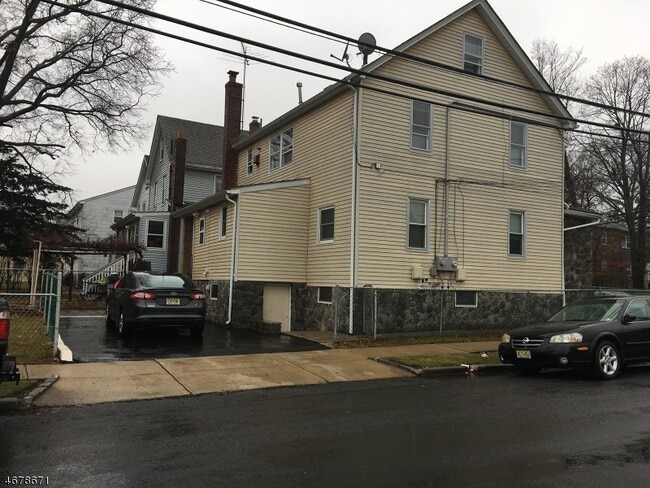 Building Photo - 503 Downer St