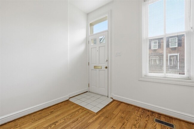 Building Photo - 326 Hailman St