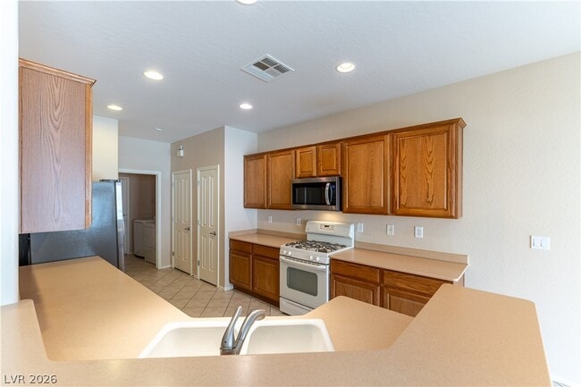 Building Photo - 2362 Ecliptic St