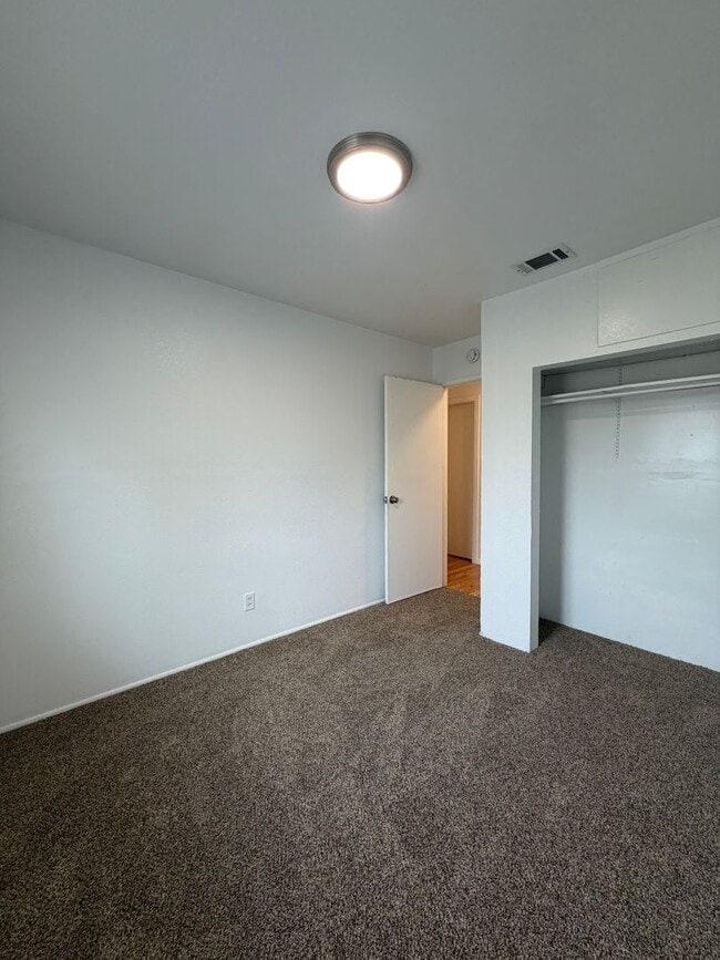 Building Photo - NEW LISTING!! 3 Bedroom 1.5 Bathroom House with Huge Yard, Central Heat & Air!