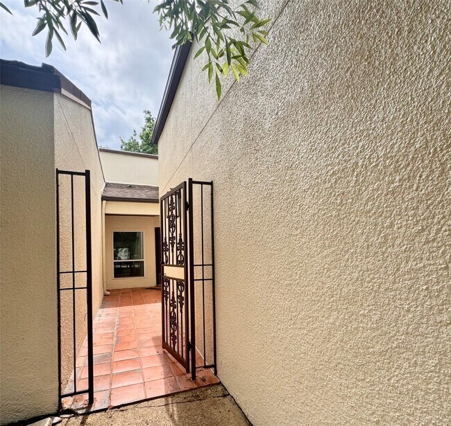 Building Photo - 20313 Sunny Shores Dr