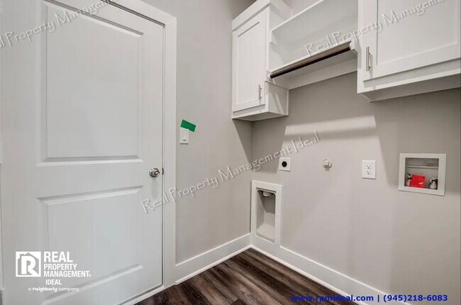 Building Photo - 8728 Dunlap St