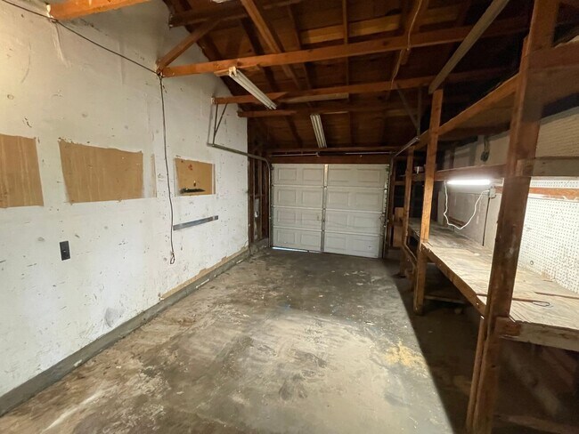 Building Photo - Charming 3-Bedroom Home with Bonus Room and Spacious Yard – Available Now!