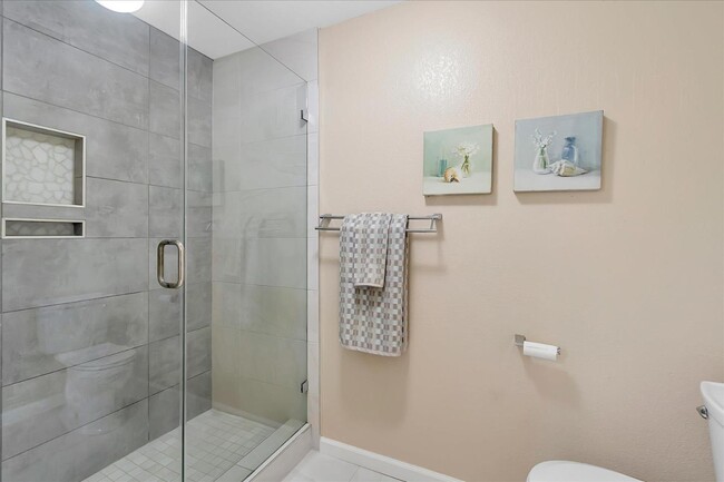 Building Photo - 6640 Bunker Hill Ct