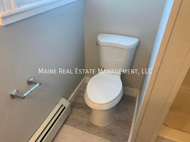 Building Photo - 372 Hammond St