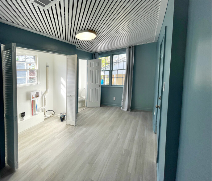 Bonus Room - 822 W 47th St