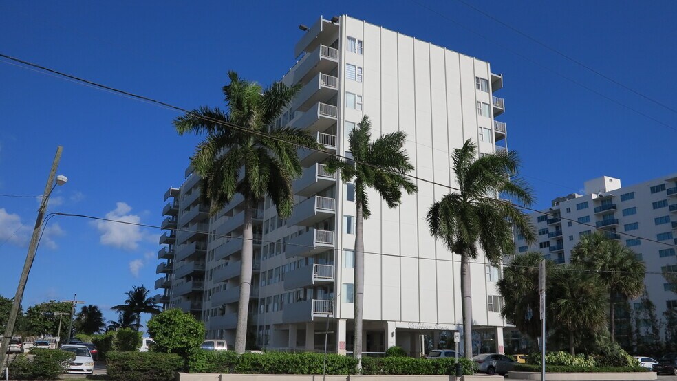 Building Photo - 7545 E Treasure Dr