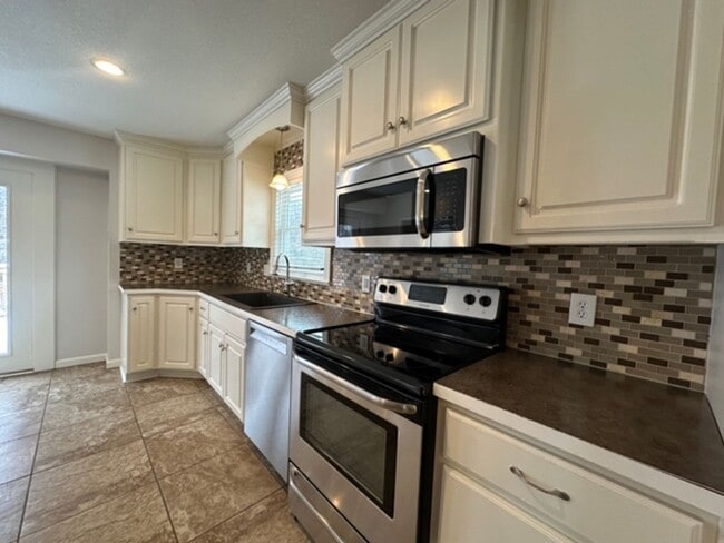Building Photo - {10240}  Renovated Home in Cherry Hills+ H...
