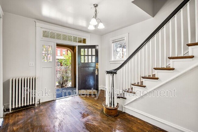 Building Photo - 1304 Bainbridge St