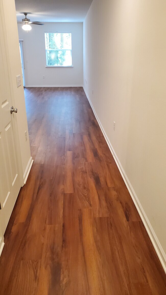 Building Photo - 6085 Greenland Rd