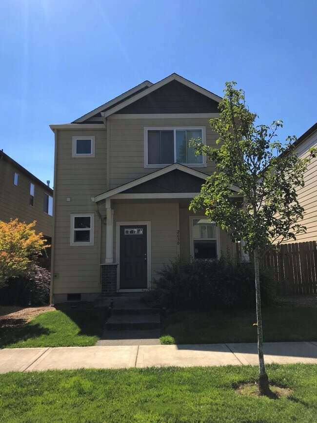 Primary Photo - Well Maintained Spacious 4 BD Home with Gr...