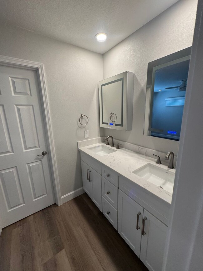 Building Photo - Townhome in Laguna Niguel!